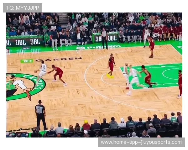 塔图姆反身折叠扣篮引爆波士顿主场，凯尔特人豪取赛季十连胜